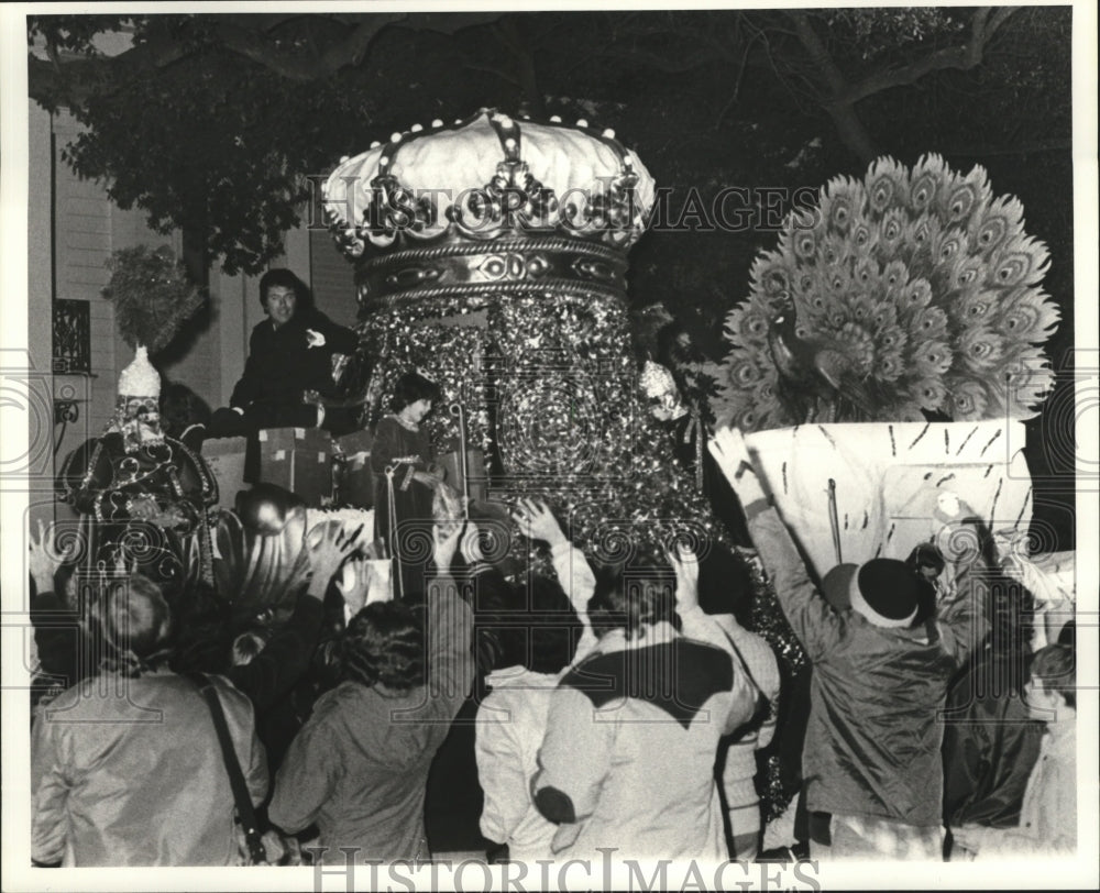 1980 Carnival Parade - Historic Images