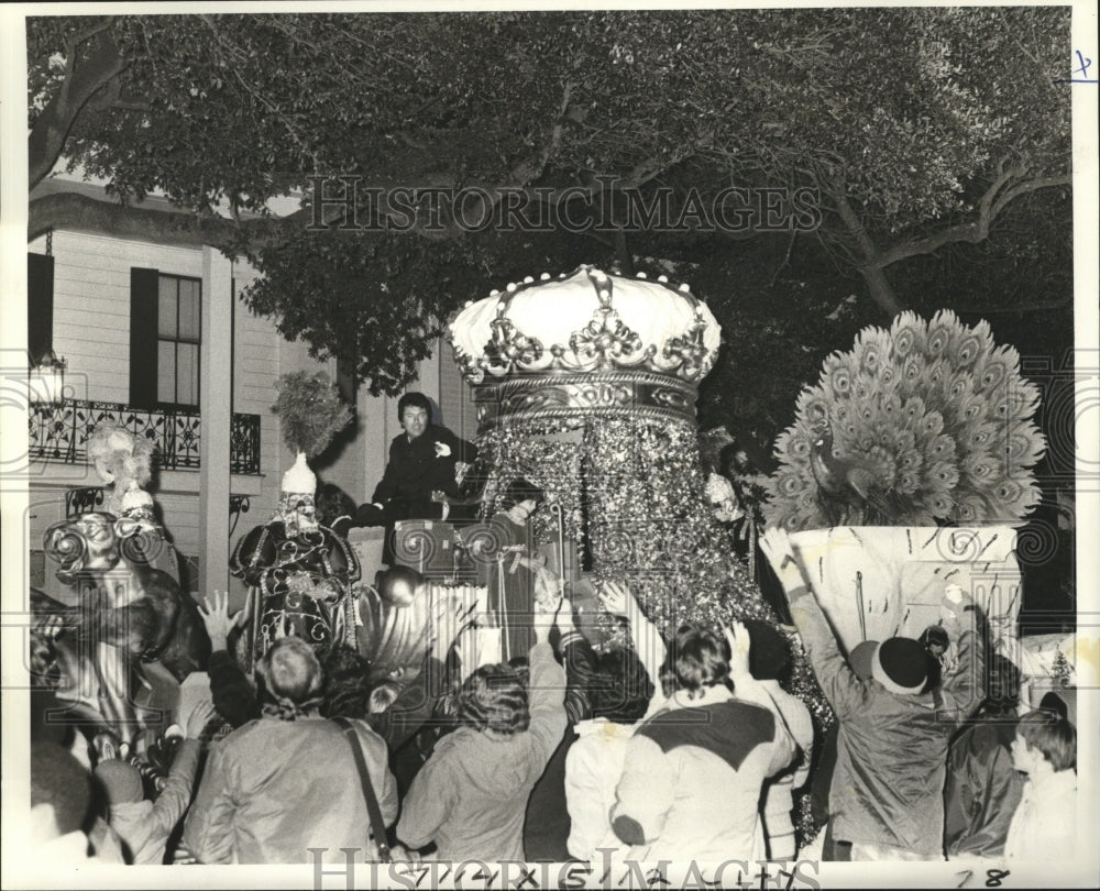 1980 Carnival Parade - Historic Images