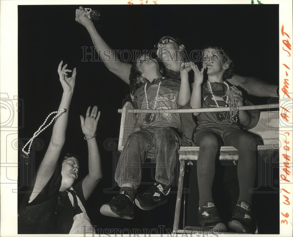 1987 Carnival Parade - Historic Images