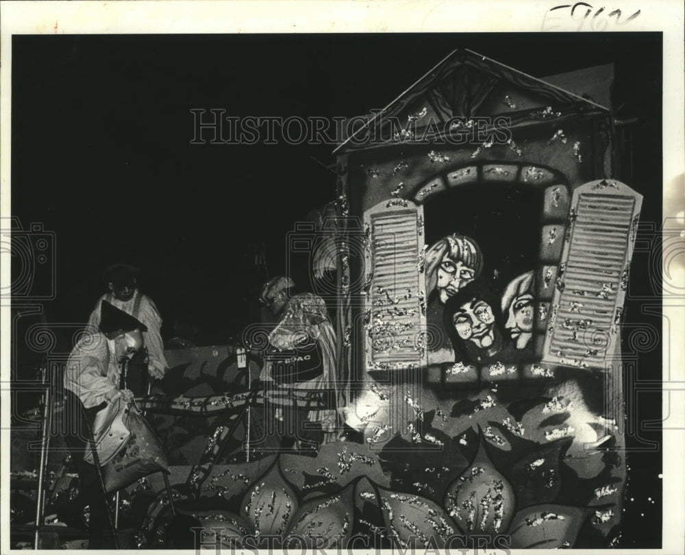 1983 Krewe of Hermes Members Change Float From Parade to Ball - Historic Images