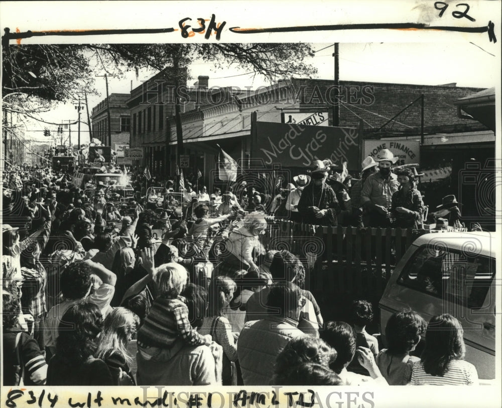 1983 Press Photo Lions Club Parade in Covington at Mardi Gras - noca03488 - Historic Images