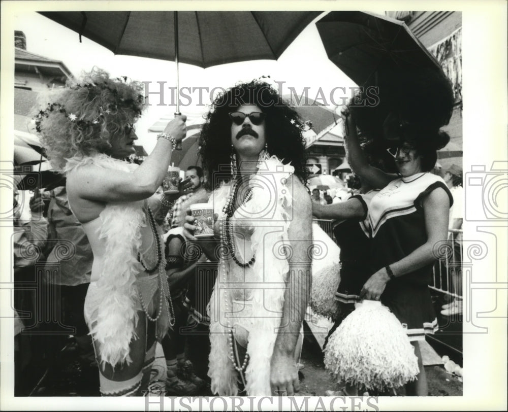 1995 Maskers Lorretta Love, Linda Love &amp; Cheerleaders at Mardi Gras - Historic Images