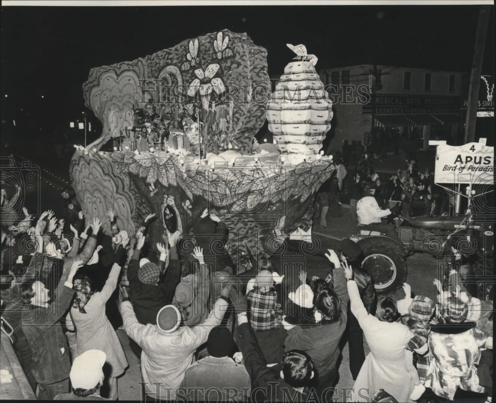 1978 Press Photo Apus Float in Krewe of Diana Parade at Mardi Gras Orleans - Historic Images