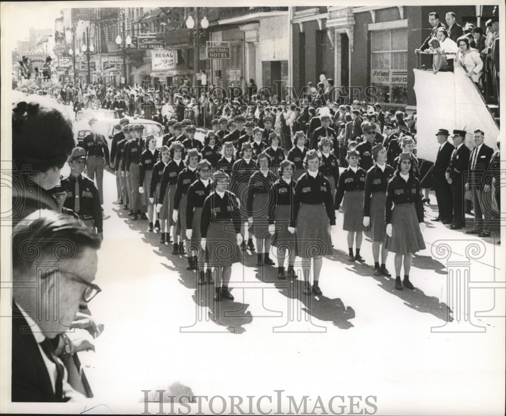 1964 Carnival Parade - Historic Images