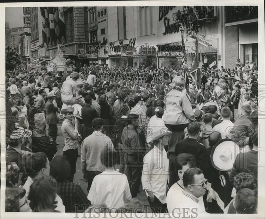 1966 Press Photo Carnival Parade- Marching Military group viewed by large crowd.-Historic Images