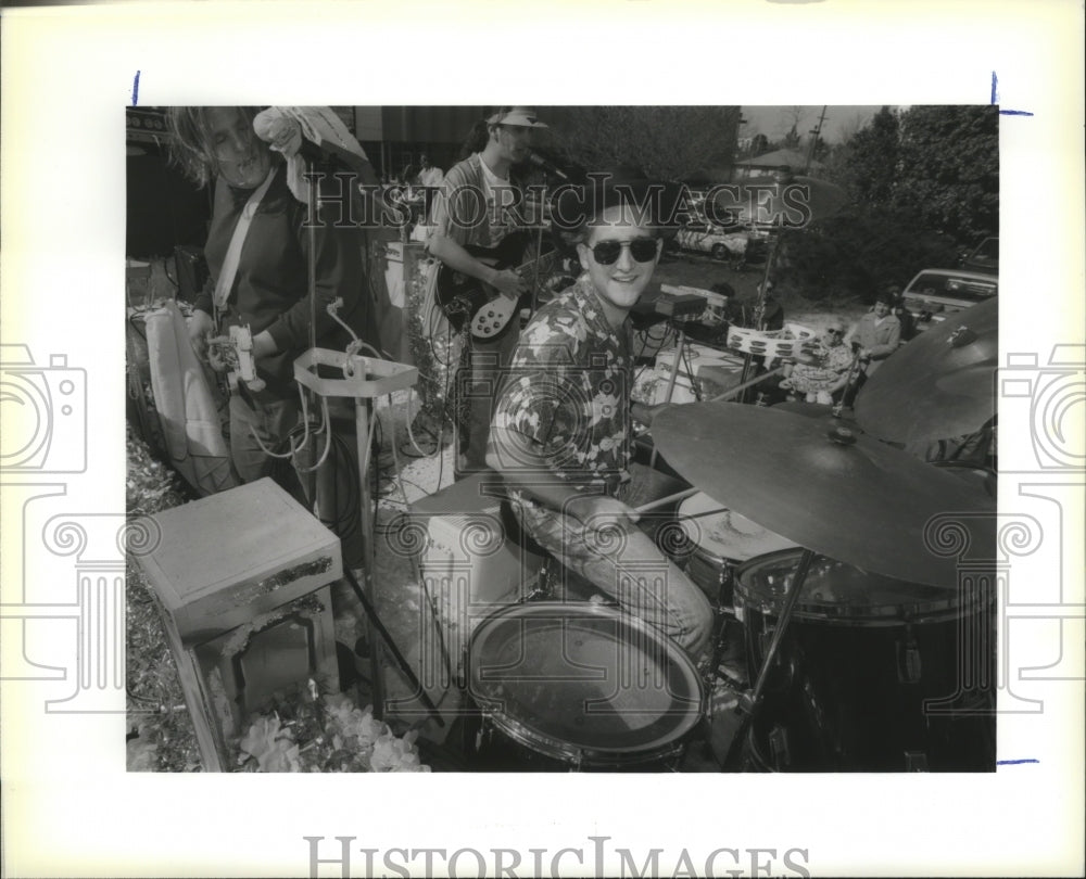 1990 Carnival Parade - Historic Images