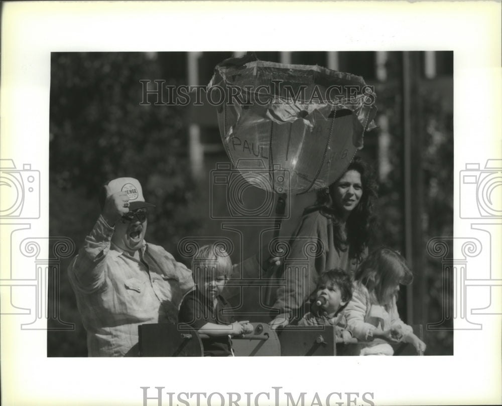 1990 Carnival Parade - Historic Images