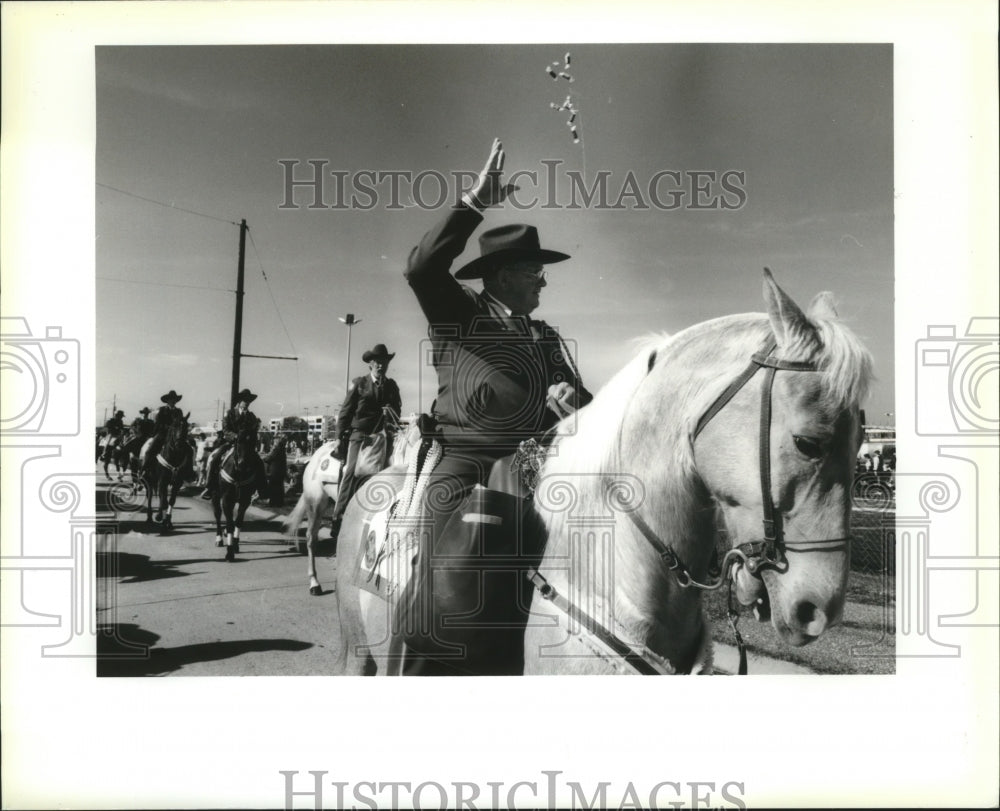 1990 Carnival Parade - Historic Images