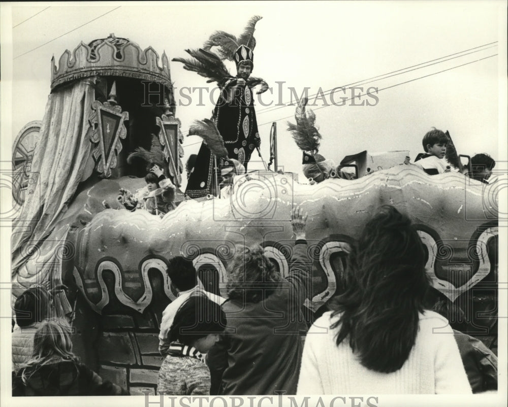 1980 Carnival Parade Knights of King Arthur toss beads to spectators - Historic Images