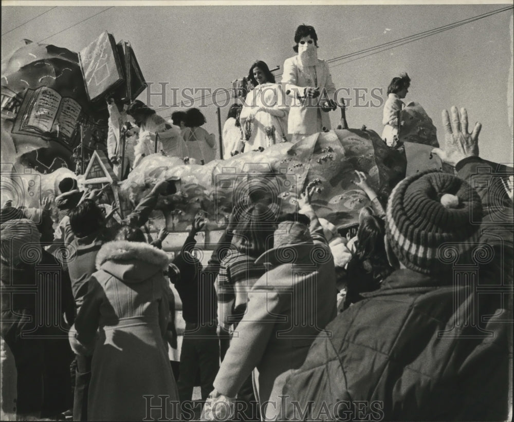 1978 Carnival Parade - Historic Images