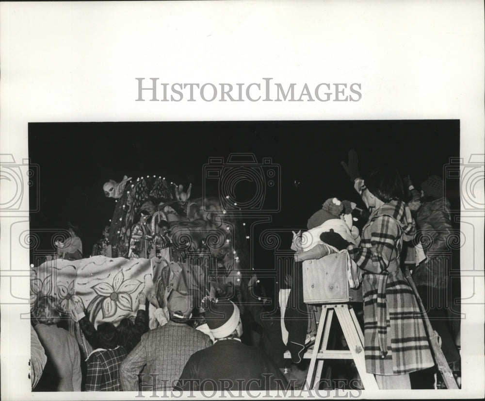 1978 Spectators at the Juno Parade Mardi Gras, New Orleans - Historic Images