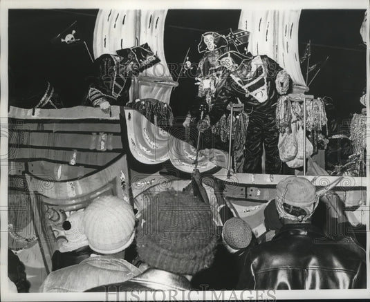 1975 Carnival Parade - Historic Images
