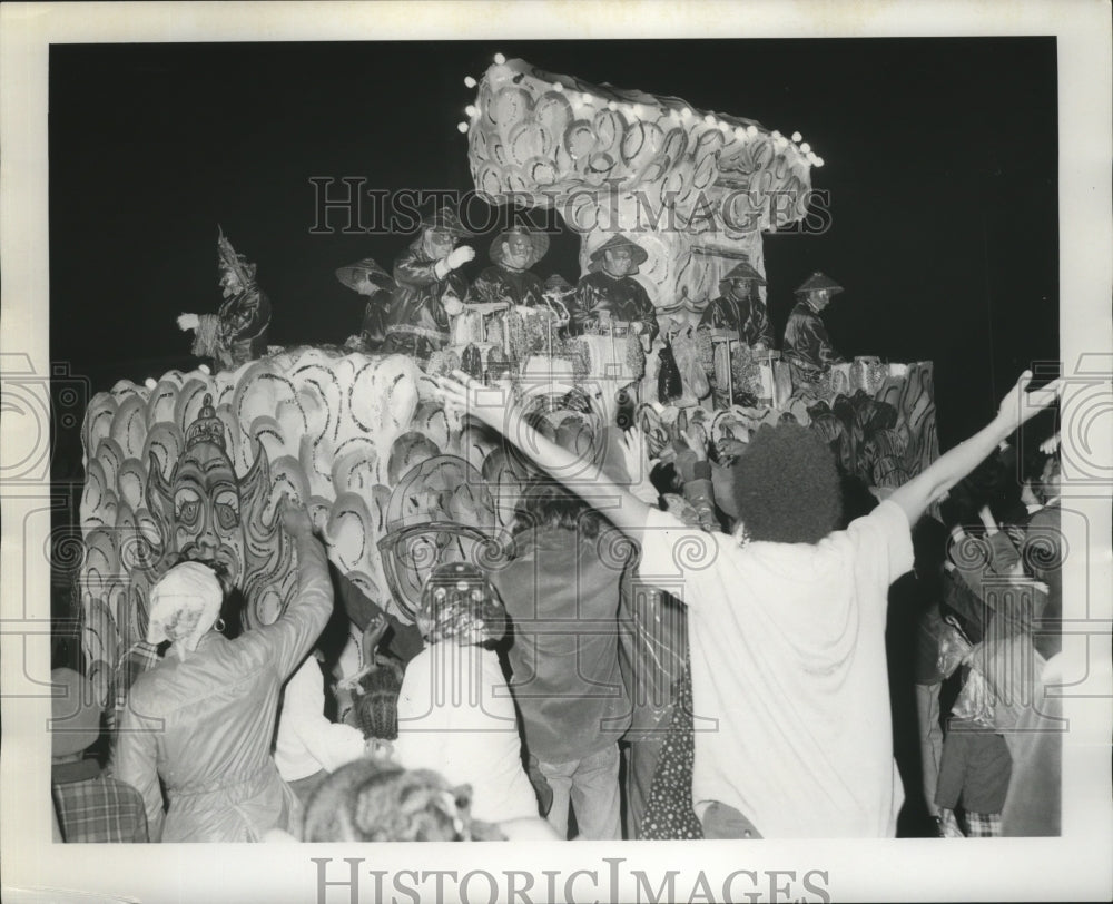 1974 Carnival Parade - Historic Images