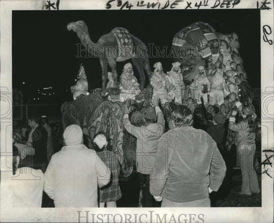 1974 Carnival Parade - Historic Images