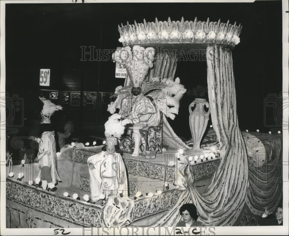 1973 Press Photo Mardi Gras, New Orleans,King Jupiter V on Carnival Parade Float - Historic Images