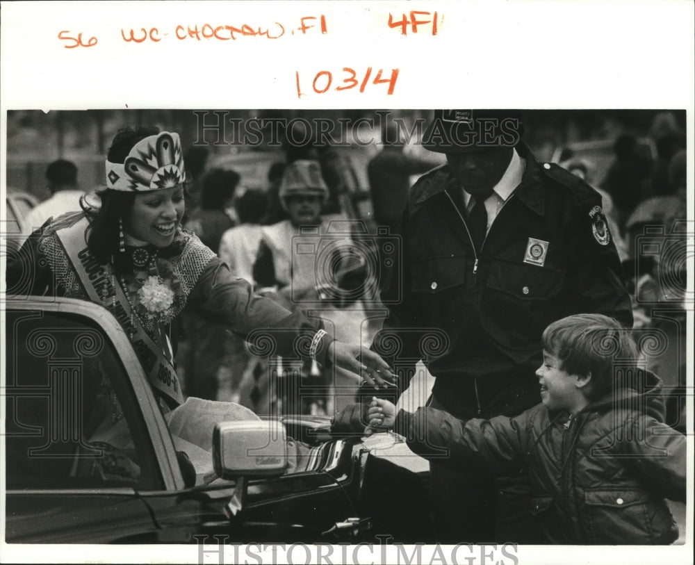 1987 Choctaw Indian Princess Iris Wesley in Carnival Parade - Historic Images