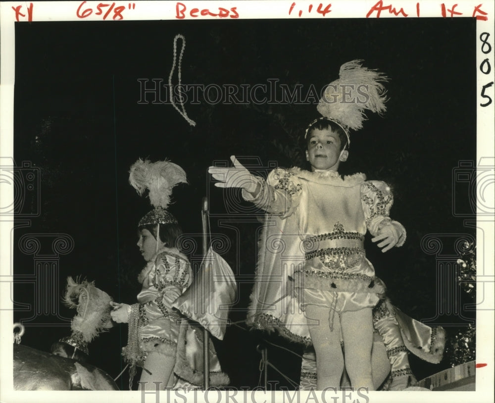 1981 Children Throwing Beads from Krewe of Hercules Carnival Float - Historic Images