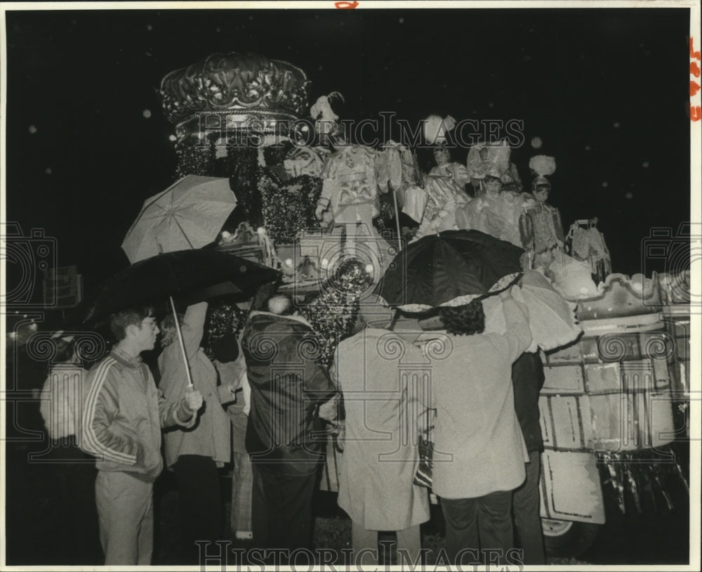 1982 Krewe of Hecules Carnival Parade Float in the Rain  - Historic Images