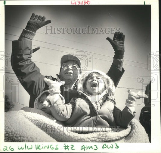 1988 Dad and Two Children at Choctaw Carnival Parade  - Historic Images