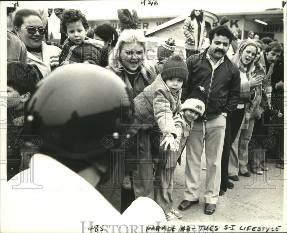 1979 Kids Reaching for Throws During Choctaw Carnival Parade - Historic Images