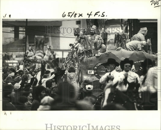 1979 Krewe of Choctaw Carnival Float Moving Through Crowd - Historic Images