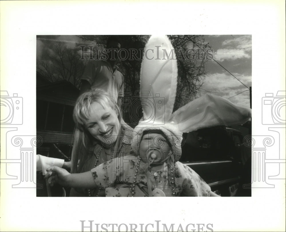 1993 Sheryl Bye with Daughter Julia at Krewe of Lul Carnival Parade - Historic Images