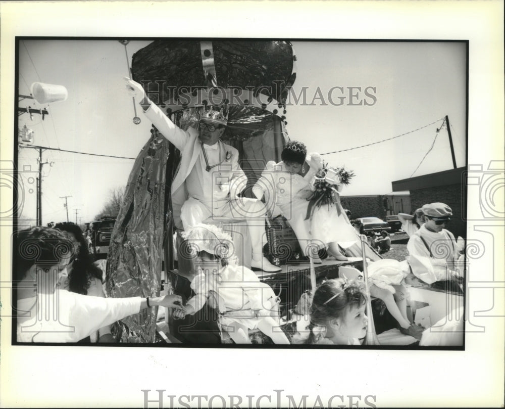 1990 Krewe of Luling King and Queen on Carnival Parade Float - Historic Images