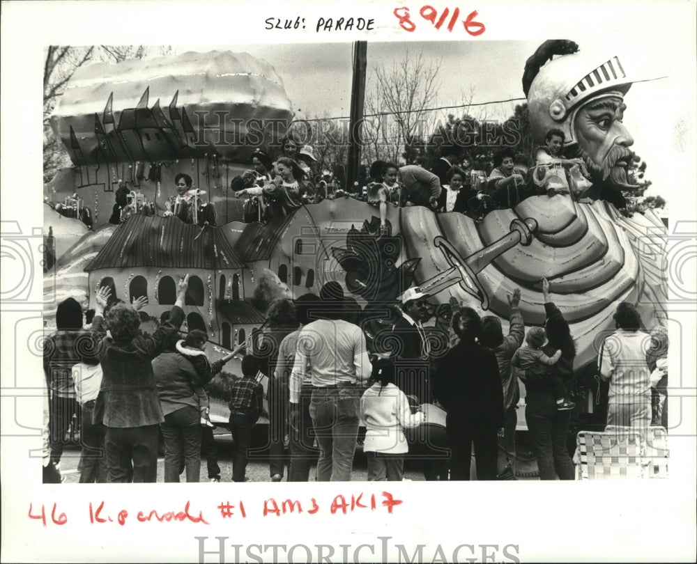 1985 Little Rascals Parade Brazil Float Throws To Mardi Gras Crowd - Historic Images