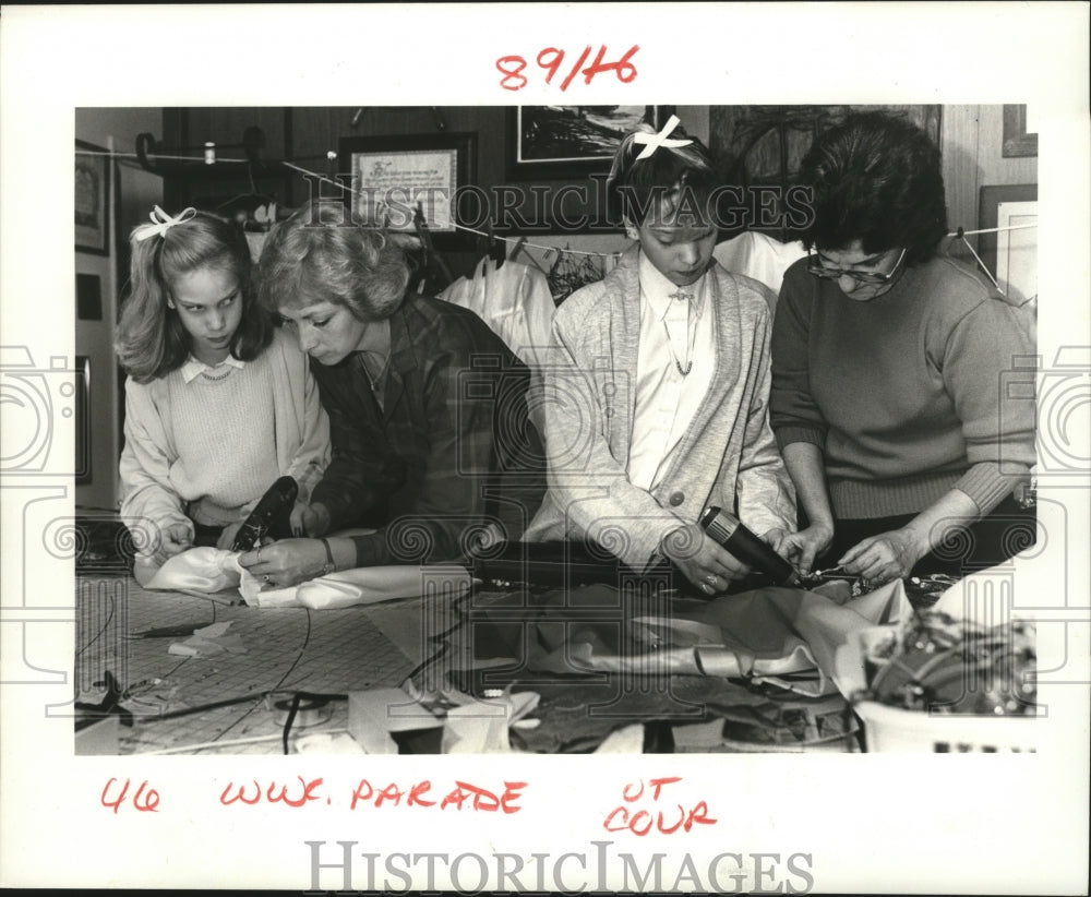 1986 Mardi Gras Little Rascals Parade Members Create Costumes - Historic Images