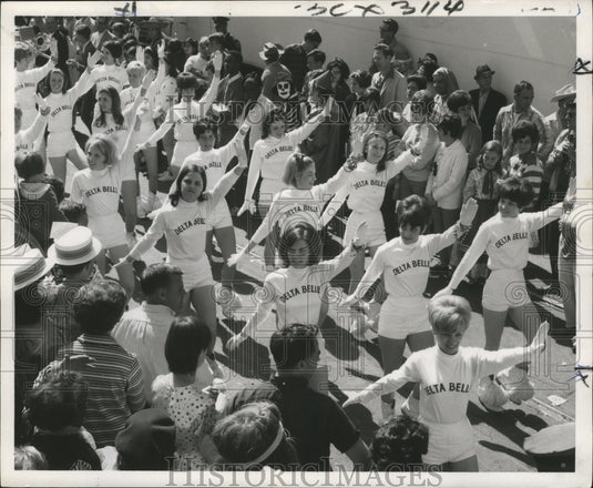 1968 Beautiful Delta Belles in Festive Pageant at Mardi Gras - Historic Images