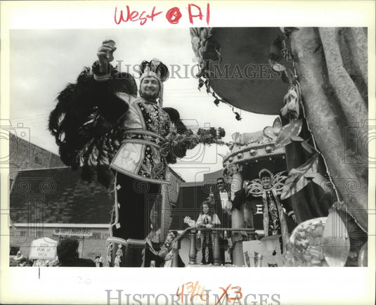 1989 King Grela Leslie Clark Toasts Queen Kimberly Dupre at Carnival - Historic Images
