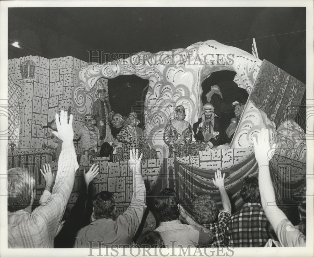 1973 Hermes Parade Float Passes Begging Crowd Mardi Gras Orleans - Historic Images