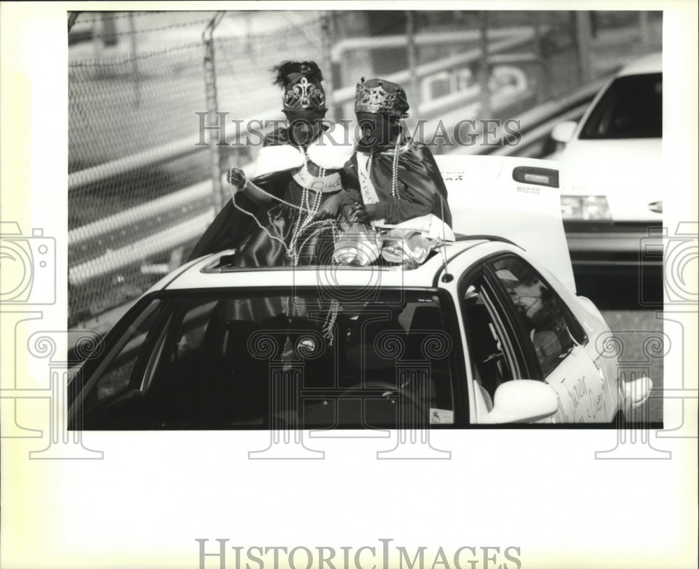 1994 Queen D&#39;Nay Daniels &amp; King Orin Taylor Lead A Mardi Gras Parade - Historic Images