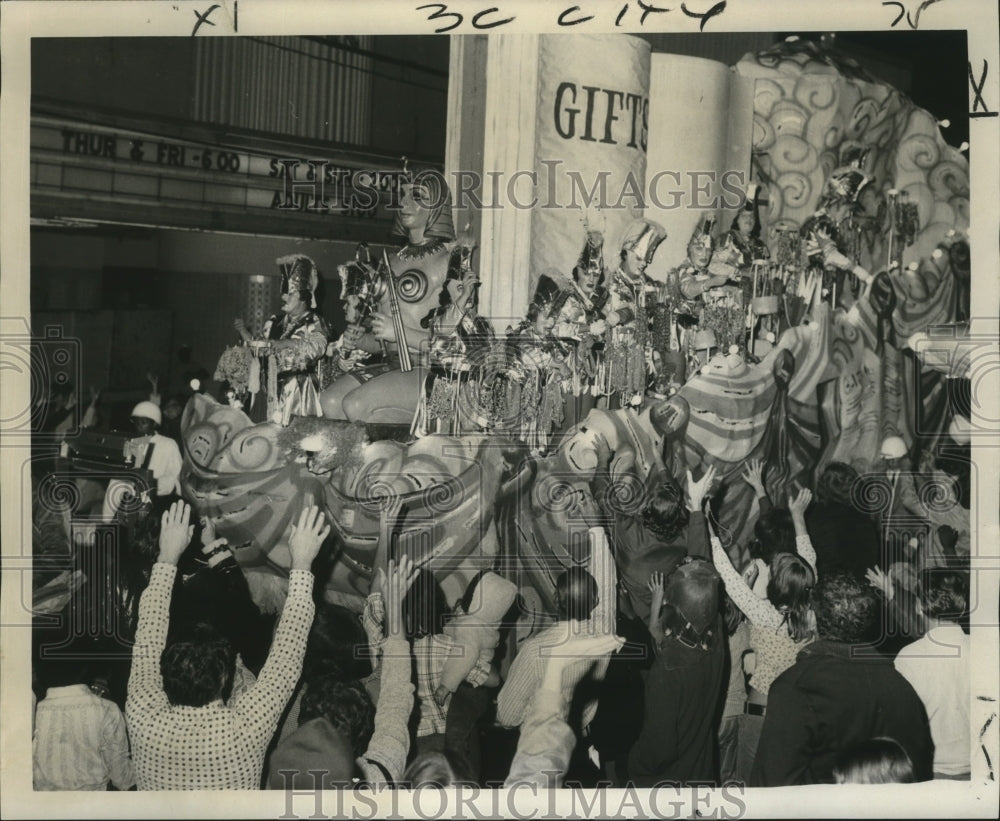 1974 Carnival Parade - Historic Images