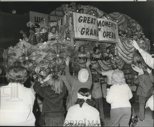 1977 Carnival Parade - Historic Images