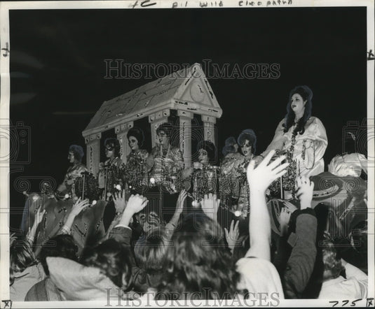 1973 Carnival Parade - Historic Images