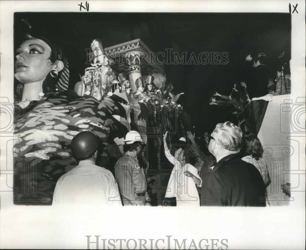 1974 Carnival Parade - Historic Images