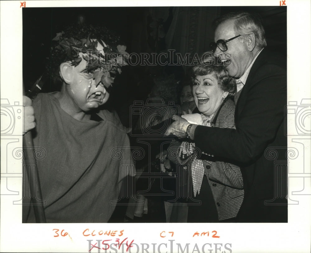 1988 Carnival Parade Bette Woolsey and husband Charles with masker. - Historic Images