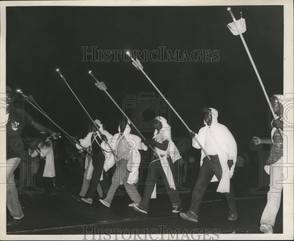 1962 Carnival Parade - Historic Images