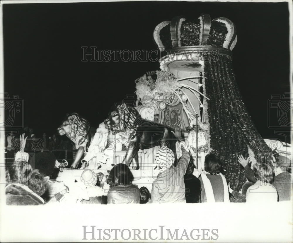 1976 Carnival Parade - Historic Images