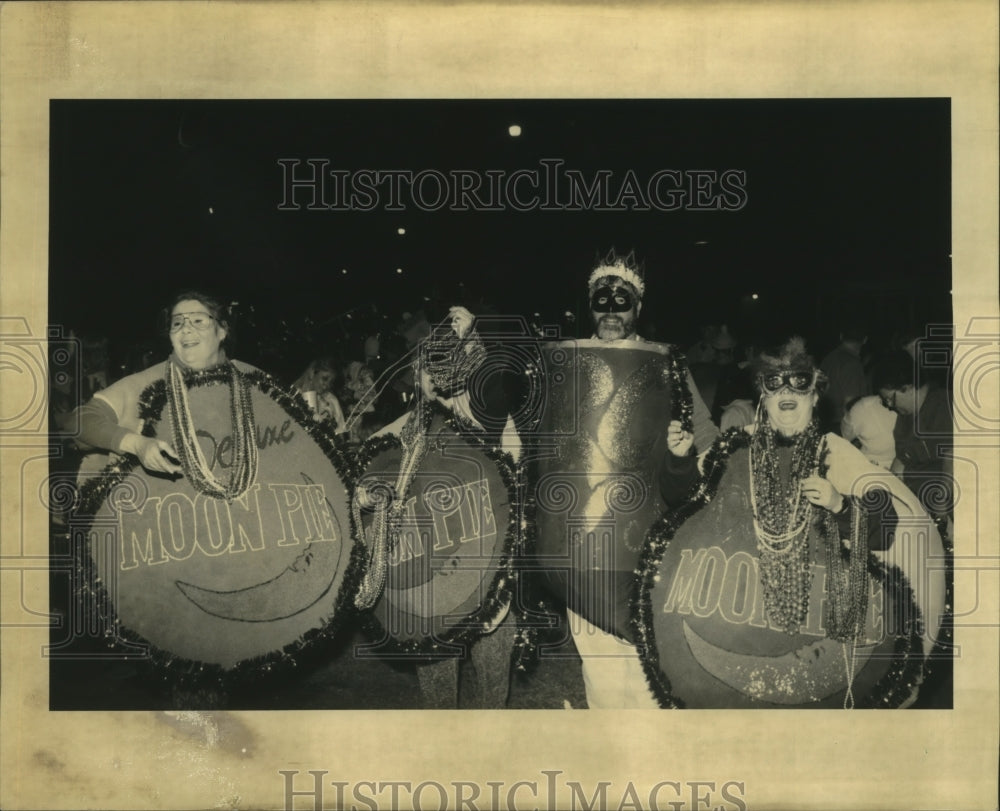 1992 Carnival Parade - Historic Images