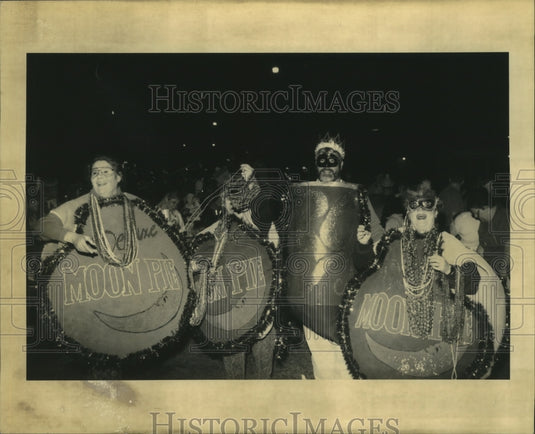 1992 Carnival Parade - Historic Images