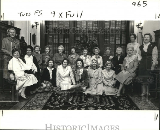 1979 Former Mardi Gras Queens of Mystic Club Gather at Mrs. U. Nolan - Historic Images