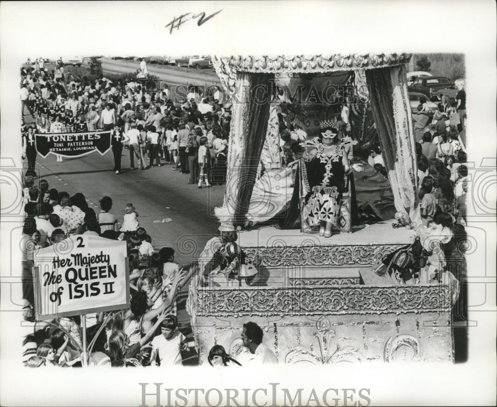 1975 Carnival Parade - Historic Images