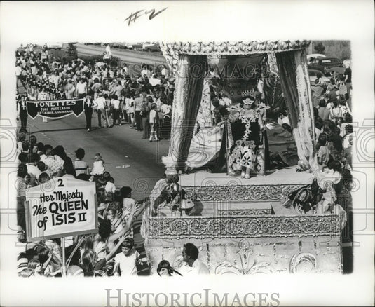1975 Carnival Parade - Historic Images