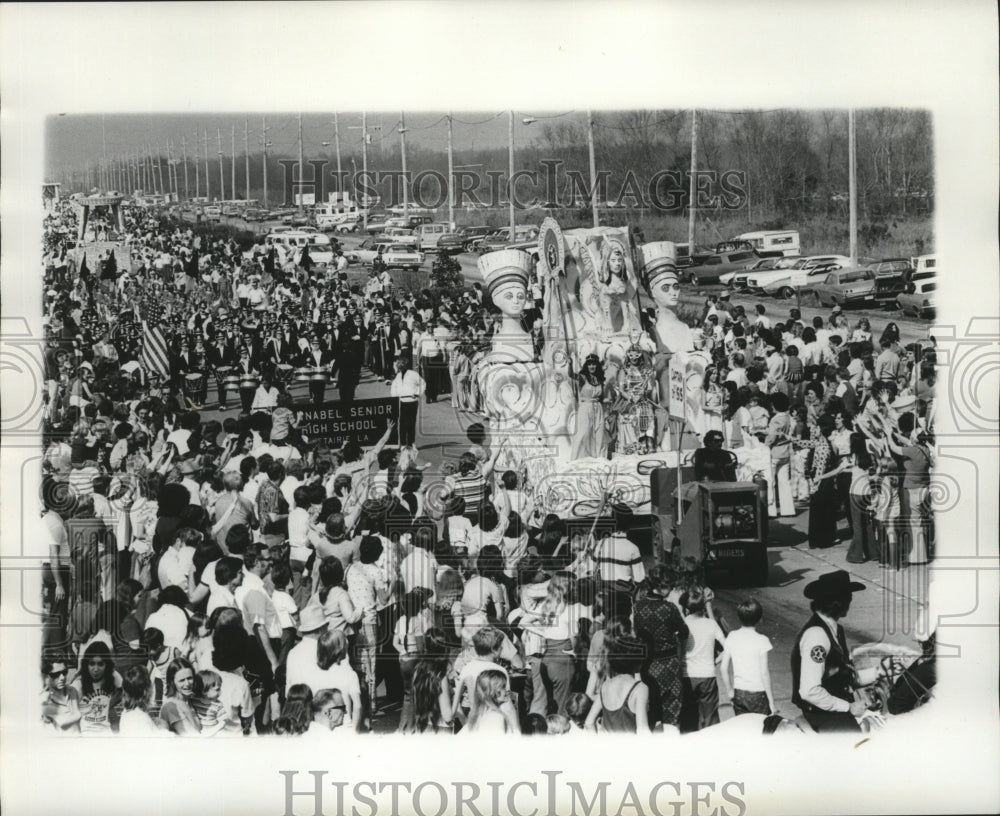 1975 Carnival Parade - Historic Images