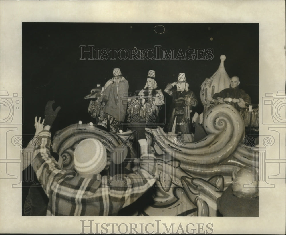 1978 Hercules Parade Float Dolphins On Waves Mardi Gras Orleans - Historic Images