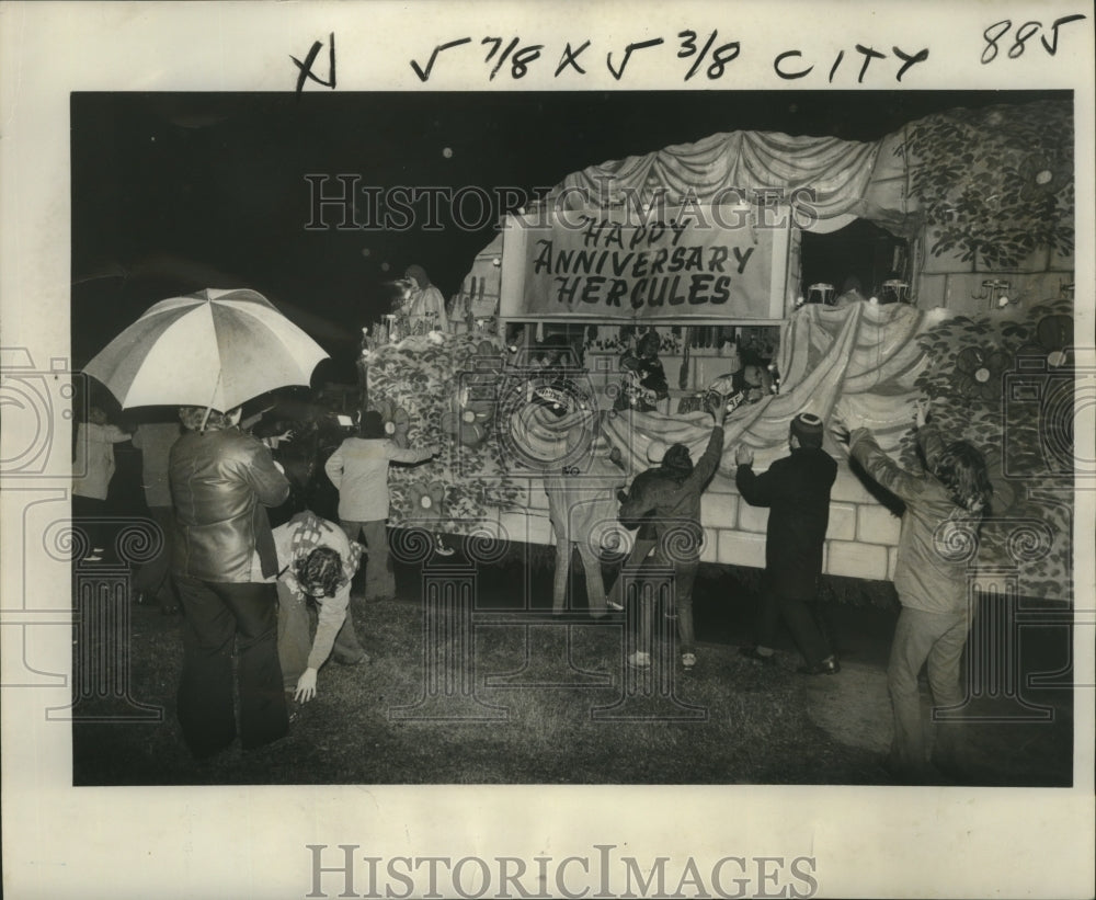 1978 Heavy Rain For Hercules Tenth Anniversary Parade Mardi Gras - Historic Images