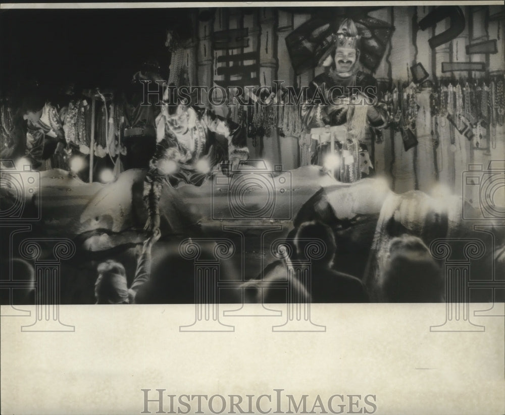 1977 Hercules Parade Float Glows Mardi Gras Orleans Carnival - Historic Images