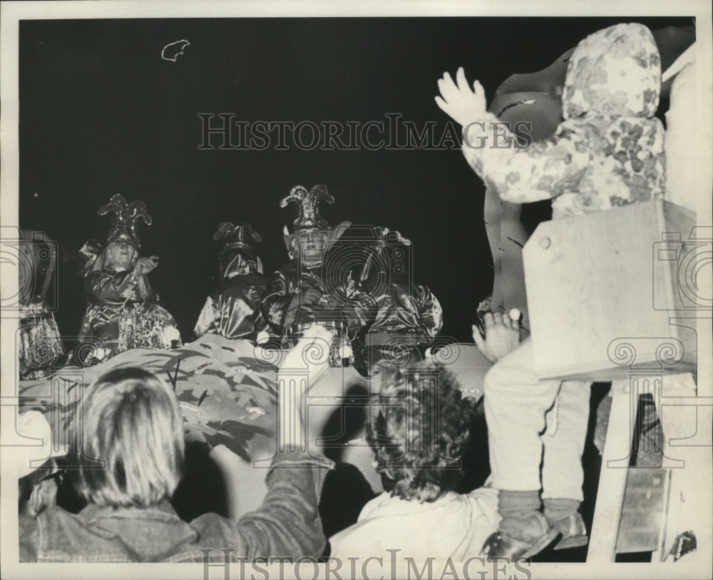 1974 Carnival Parade - Historic Images